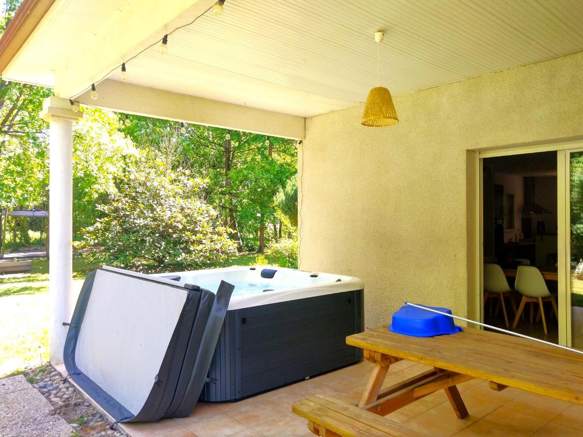 Le Parc Jean Edouard - Avec Jacuzzi Prive - Superbe 4 - 9 Couchages - 6 Lits - Poele - Parking - Climatisation Reversible- Terrasse Ombragee Et Grand Jardin Casa de Férias