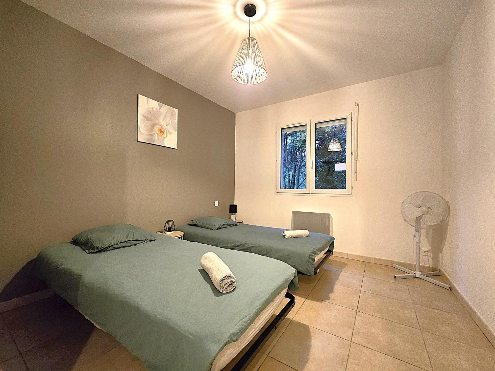 Le Parc Jean Edouard - Avec Jacuzzi Prive - Superbe 4 - 9 Couchages - 6 Lits - Poele - Parking - Climatisation Reversible- Terrasse Ombragee Et Grand Jardin *